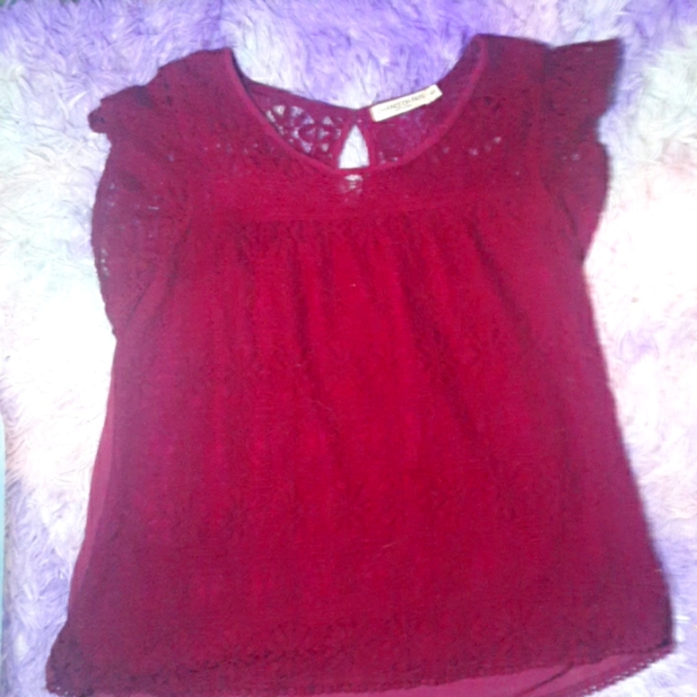 Short sleeved maroon blouse